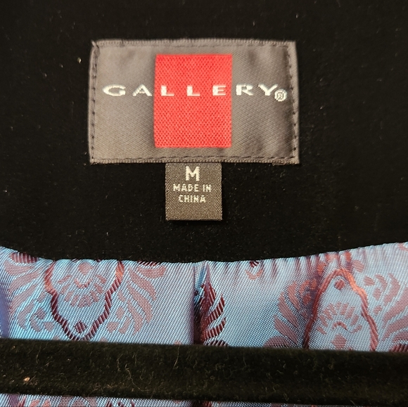 HOLIDAY MUST HAVE! Velvet Jacket-size Medium - Picture 9 of 14